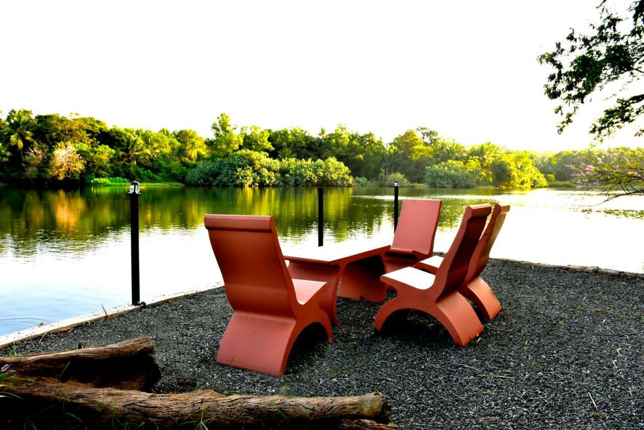 Pelican Lake Udawalawe Dış mekan fotoğraf